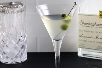 Recipe instruction photo: serving a gin martini