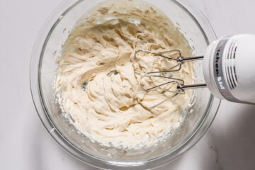 Recipe instruction photo: making whipped cream