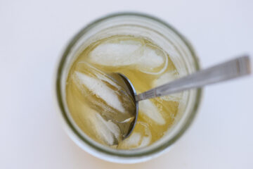 Recipe instruction photo: mix cocktail