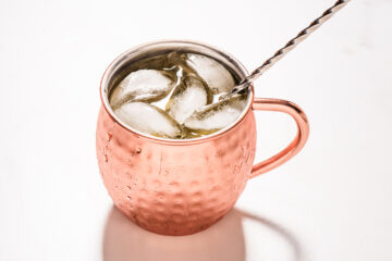 Recipe instruction photo: mix cocktail